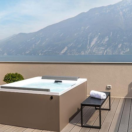 Evo Suites Apartments Limone sul Garda Bagian luar foto