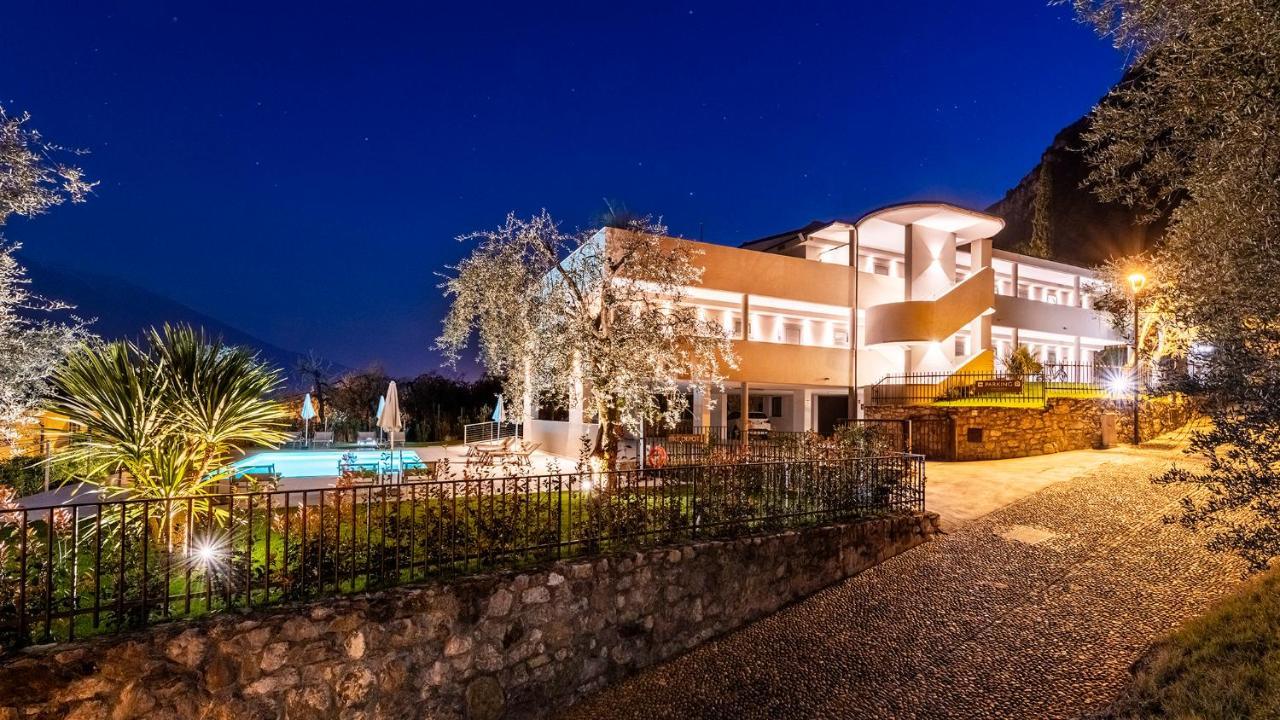 Evo Suites Apartments Limone sul Garda Bagian luar foto