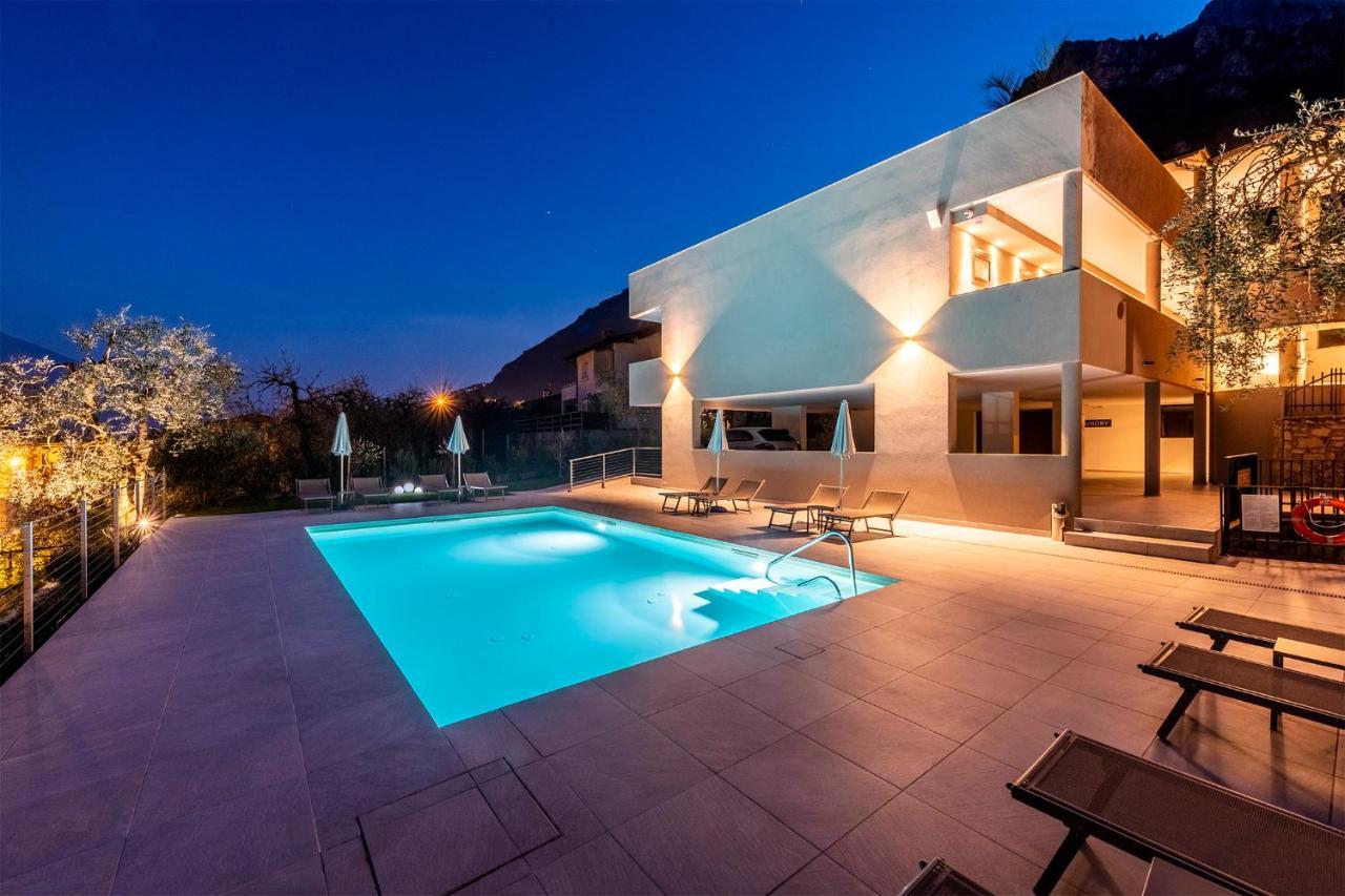 Evo Suites Apartments Limone sul Garda Bagian luar foto