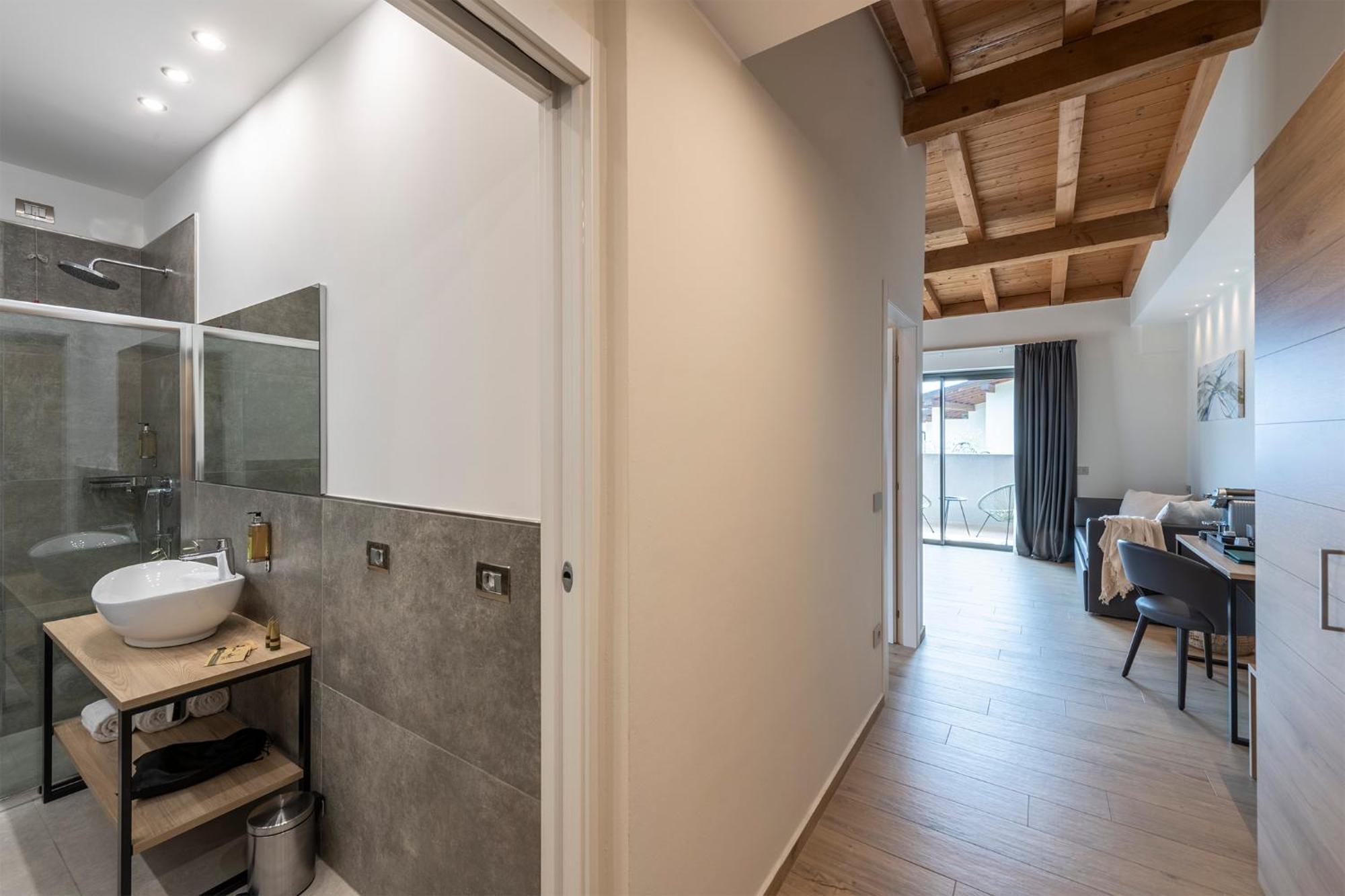 Evo Suites Apartments Limone sul Garda Ruang foto
