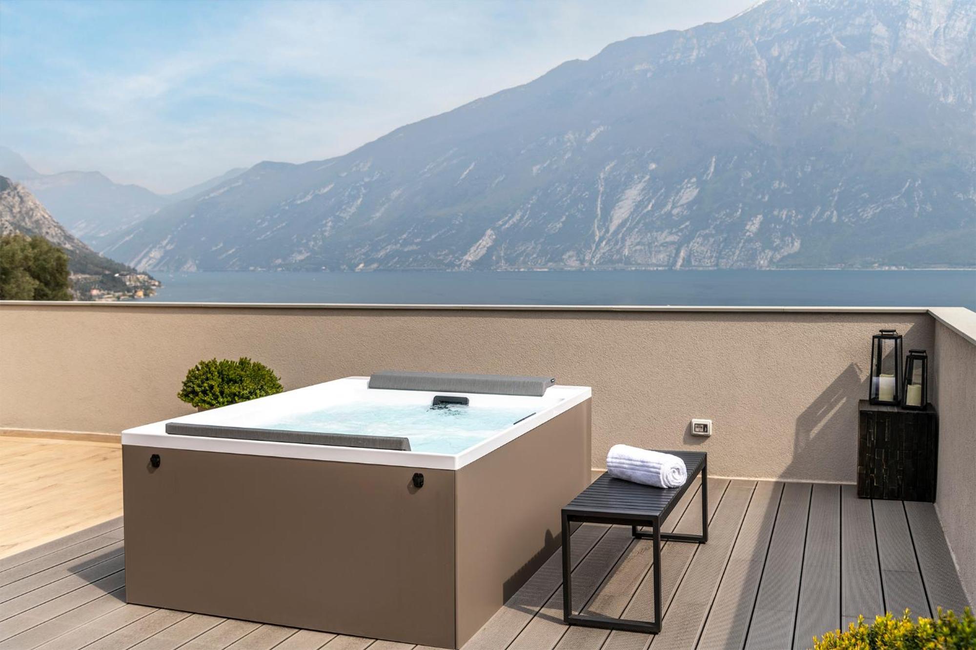 Evo Suites Apartments Limone sul Garda Bagian luar foto